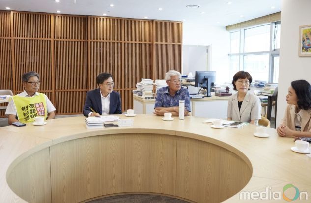 안정적 학교급식 공급을 위해 시민단체와 함께 한 김동연 지사