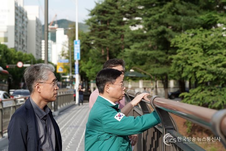 구미동 물빛정원-무지개마을, 연결 보도교 2026년 4월 완공(신상진 성남시장 지난 7월 현장 점검)