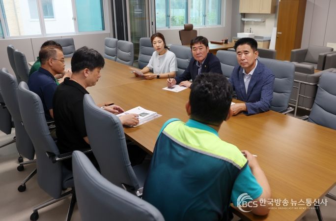 성길용·전예슬 오산시의원, 마루초 개교 앞두고 현장 점검