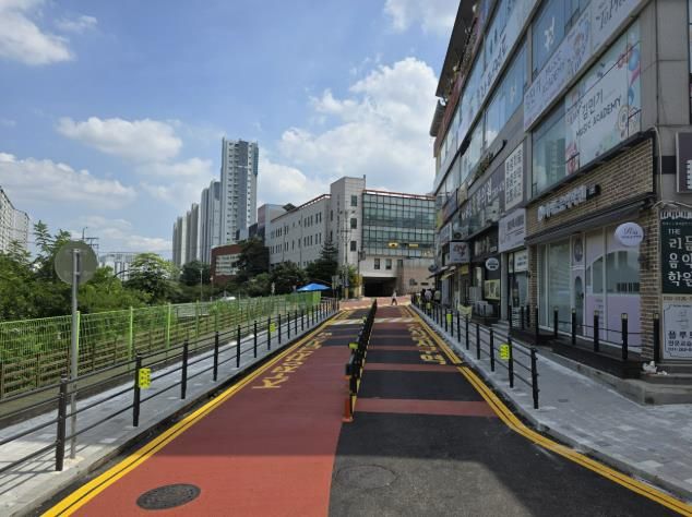 용인특례시 수지구 효자초 노후 보도 재포장 사진