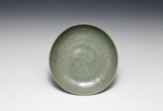 이천시립월전미술관 소장 ‘청자양각규화문접시’, 경기도 유형문화유산 지정