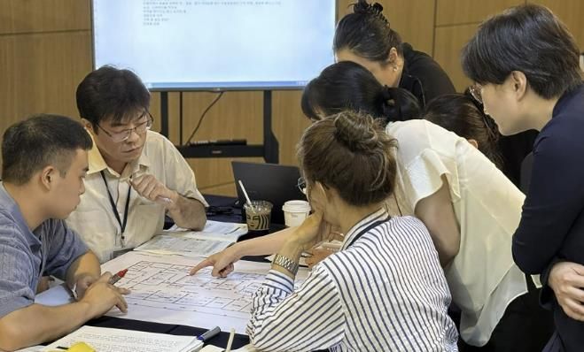 지난해 7월 신종감염병 대비 도상 훈련 때 감염병 역학조사 및 방역조치 토의 중