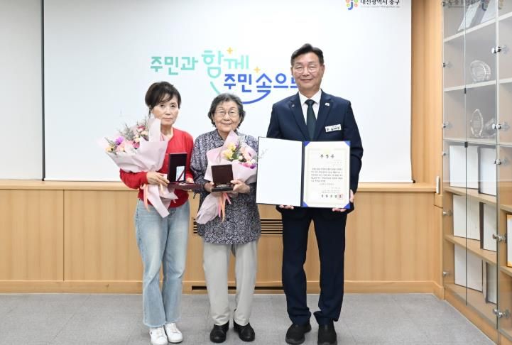 대전 중구, 6.25 참전용사 유족에 금성화랑 무공훈장 전수