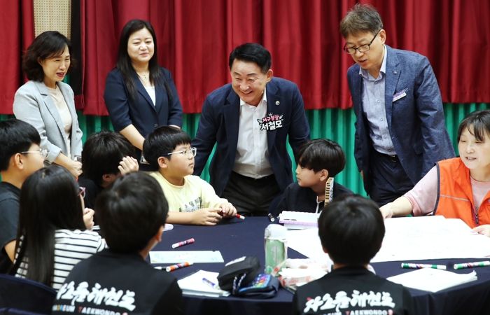 이달 12일 원앙초등학교에서 개최된 아동 원탁회의 장면