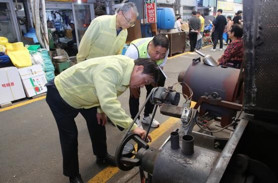 안심하고 장 보세요  이학수 정읍시장, 추석 맞이 전통시장 안전 점검