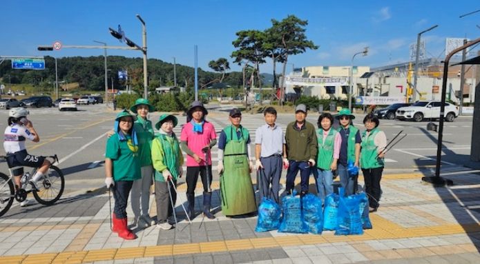 여주시 중앙동 남·여 새마을지도자협의회,가을맞이 환경정화활동 실시