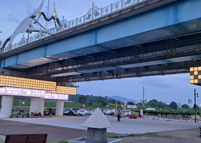 토평교 하부 조명갤러리 전경