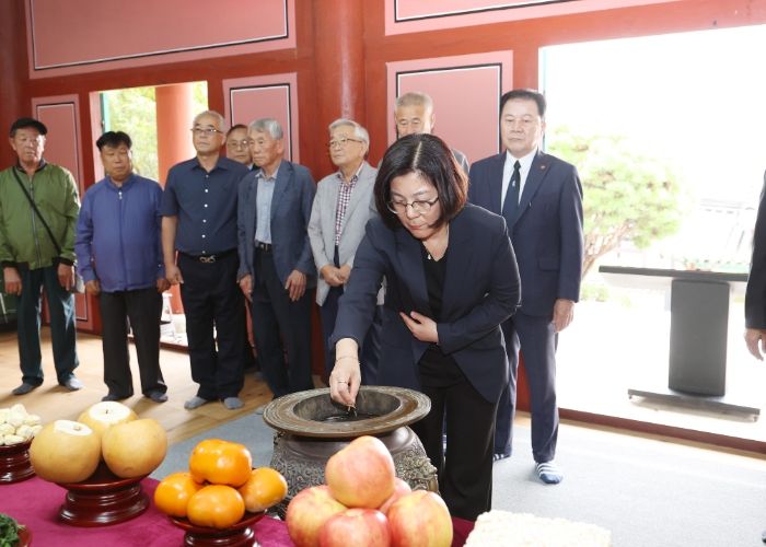 안성시, 추석맞이 무연고자·독립항쟁가 차례...시장도 함께한 따뜻한 동행