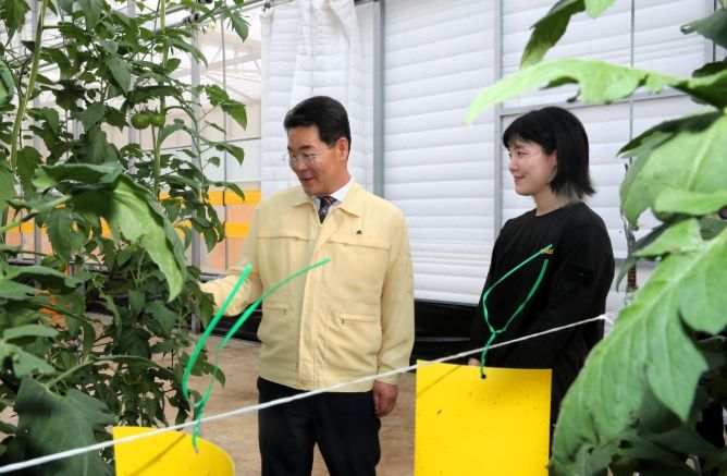 청년 농업인 스마트팜 하우스 방문