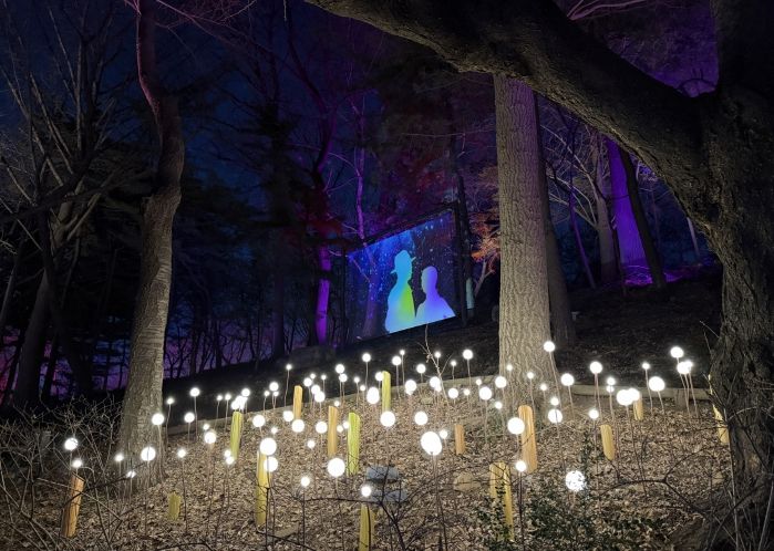 자유공원 산책로 홀로그램