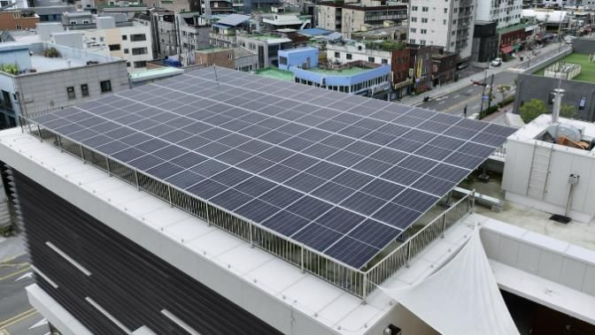 호계1동 행정복지센터 옥상에 설치한 태양광 패널 사진