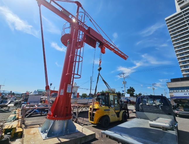 강릉시 사천진항, 안인진항에 소형어선 인양기 설치