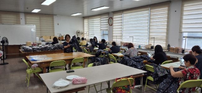 광양시 우리옷연구회, 농촌 어르신께 ‘사랑의 일바지’ 전달