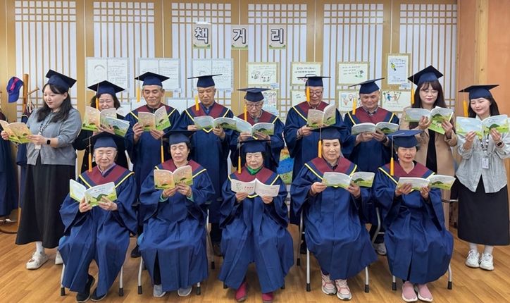 시흥시치매안심센터, 치매 어르신 삶 담은 책 출간 기념 ‘책거리’ 행사 열어