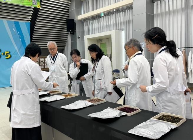 보성군, 전국 차인 한자리에… ‘보성세계차박람회’ 4대 경연대회 성료 _대한민국 티블렌딩 대회 심사사진