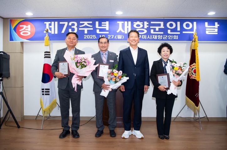 수상자와 사진