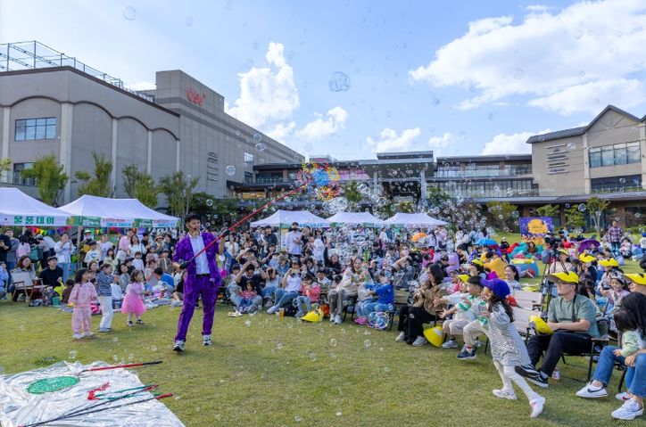 2025 광양야외도서관 「공원애愛서書」 성료 - 도서관과(야외도서관 현장)
