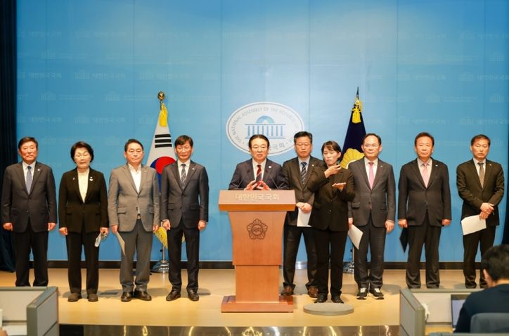 옥천군, ‘농어촌 기본소득 추가지정 촉구’ 공동성명문 발표 위해 국회 방문