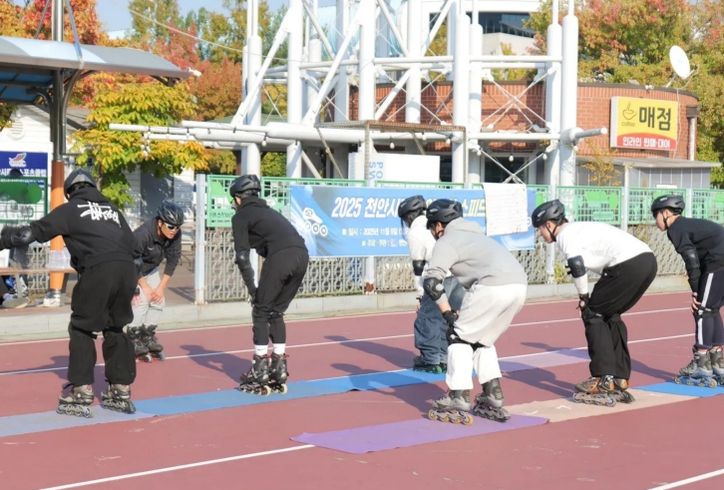 천안시체육회는 천안동남경찰서와 지난 29일 천안종합운동장 인라인스케이트장에서 위기 청소년 대상 ‘스포츠 체험’을 진행했다.