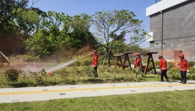 산불 예방 전문 진화대 활동 모습
