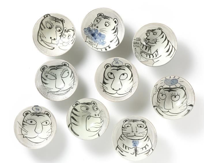 마그나갤러리 전시 참여작가 작품_허상욱, 분청 은채 호랑이 사발.