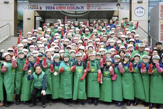 이성헌 구청장이 함께한 가운데 열린 지난해 행사 모습.