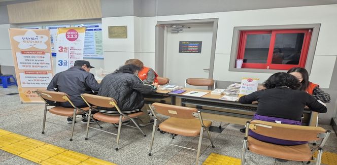 인천시설공단 계산국민체육센터는 6일 계양구치매안심센터와 함께 치매인식 개선을 위한 캠페인을 진행했다.