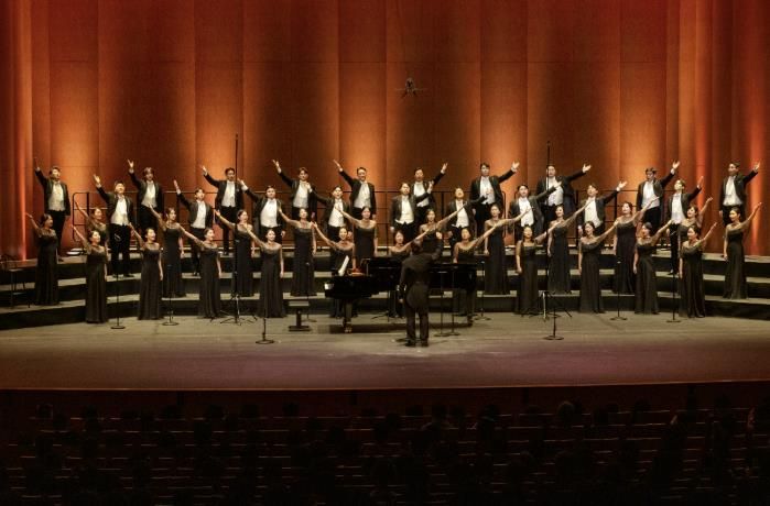 용인시립합창단, 상임 운영 기념 제10회 정기연주회 '우리의 노래, 마음의 뜰에 피어나' 성황리 마무리