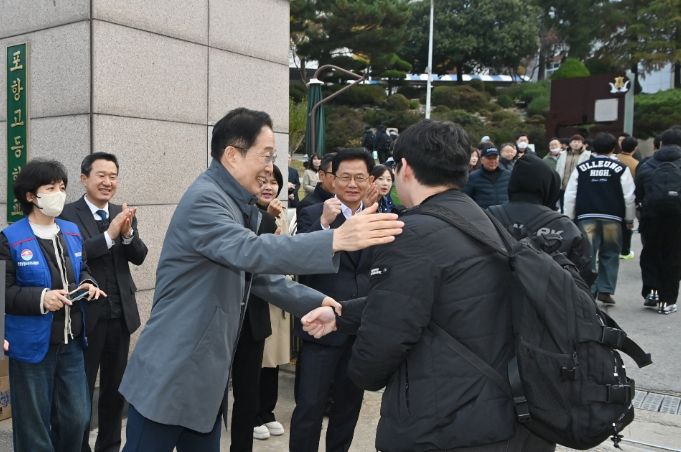 임종식 경북교육감 수능 당일 시험장 방문하여 수험생 격려(포항고등학교)