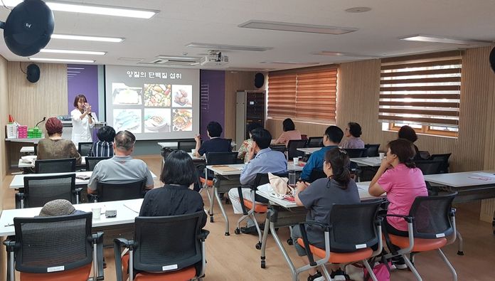 양천구, 어르신 식생활 영양교육 진행 모습