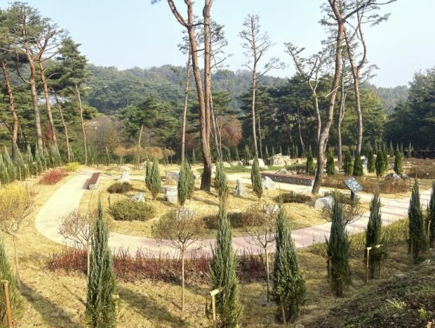 봉수산수목원 암석체험원 전경