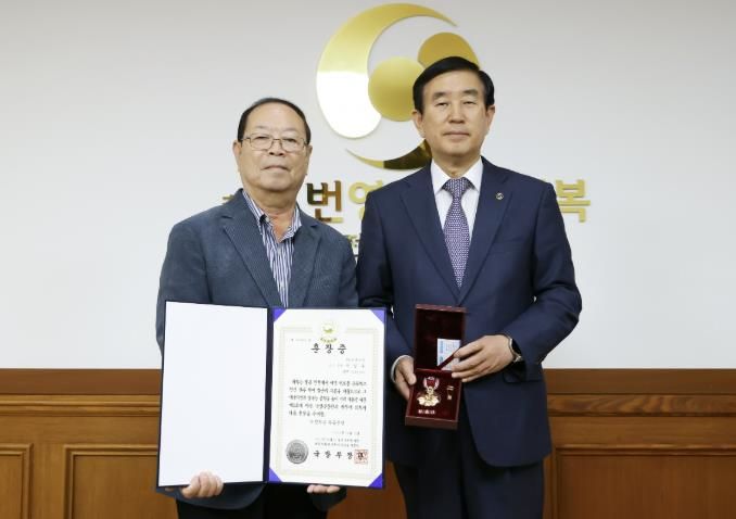 충주시, 6.25참전유공자 유족에 화랑무공훈장 전수