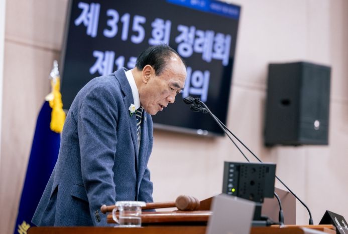 성북구의회 임태근 의장이 제315회 제2차 정례회를 주재하고 있는 모습