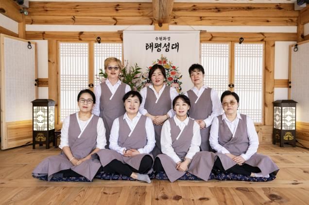 혜경궁 궁중다과 체험을 운영하는 수라지기