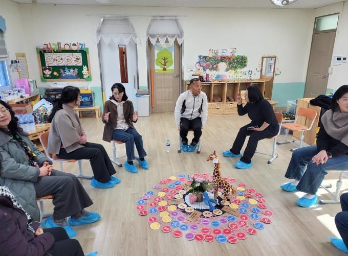 6일 고흥동강초등학교에서 ‘생활교육연구회 배움·나눔의 날’이 진행되고 있다.