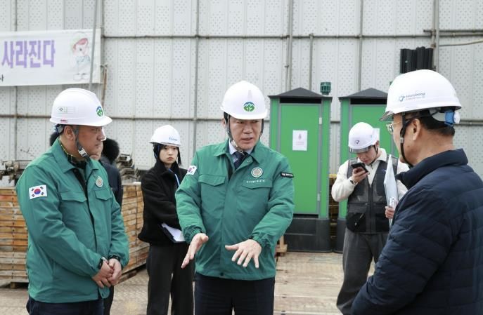 지난 2월 해빙기 대비 건축공사장 안전점검에 나선 박준희 관악구청장