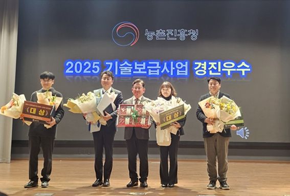 왼쪽에서 4번째 부산시농업기술센터 담당 주무관