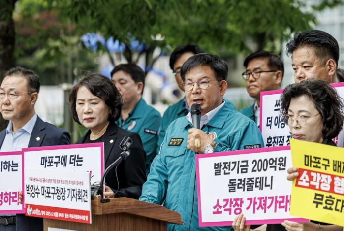 광역자원회수시설 추가 설치를 반대하고 있는 박강수 마포구청장