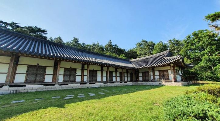 백련재 문학의 집.