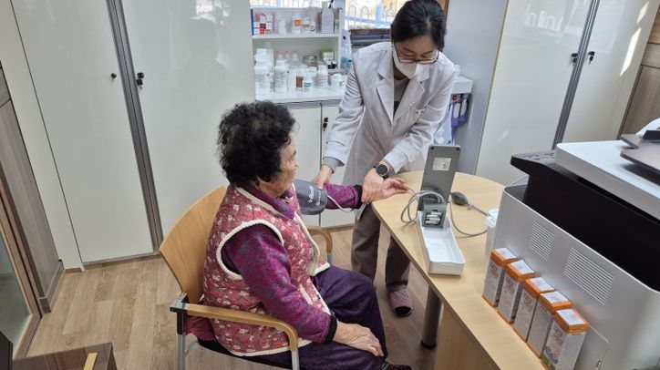 집 앞 진료소가 달라졌다. 주민건강 지키는 보건진료소 새단장