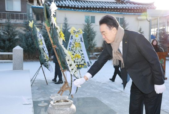 충혼탑 참배 모습