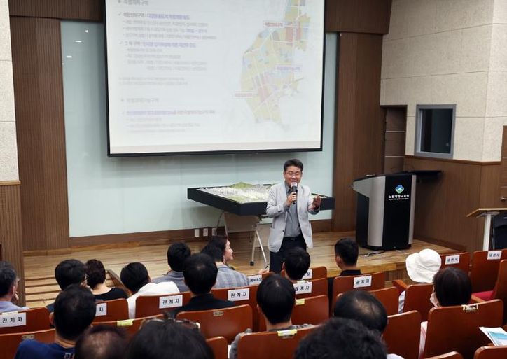 신속추진포럼 개최 사례(강사, 청중, 구청장 모습)