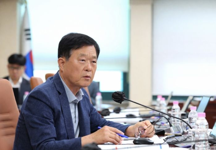 질의하는 김원중 의원