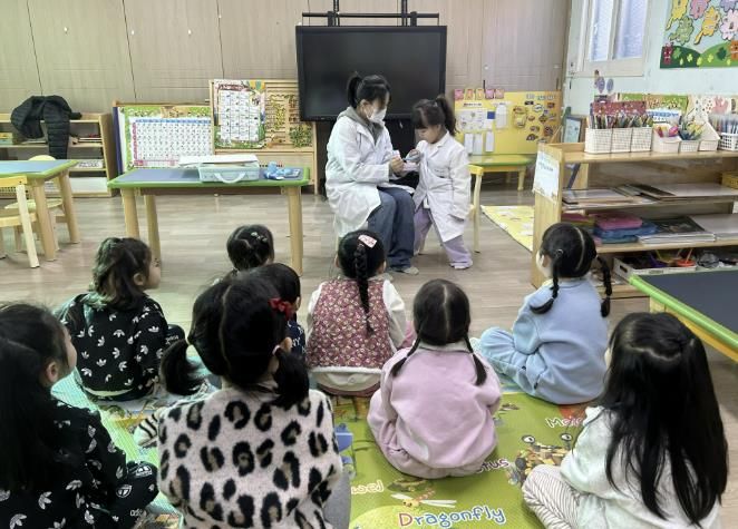 어린이 치아 건강 교육 진행 모습