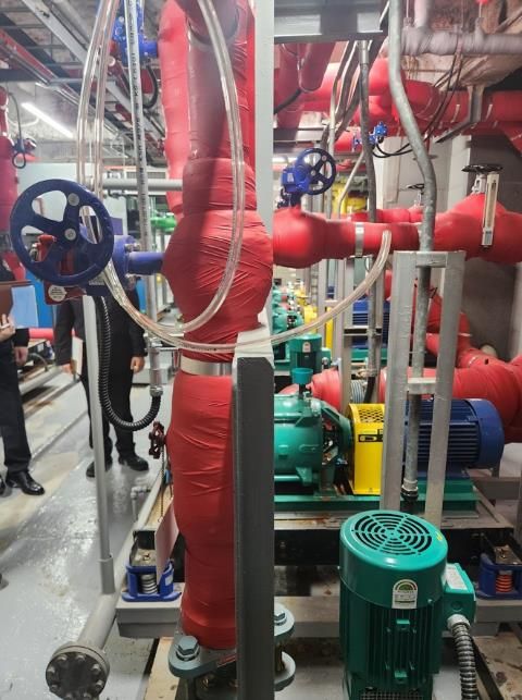 송파구가 관내 준초고층 건축물을 대상으로 화재 안전 관리 합동점검을 하고 있다.