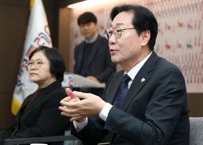 정명근 화성특례시장이 문화예술·관광 정책 협력 방향에 대해 발언하고 있다