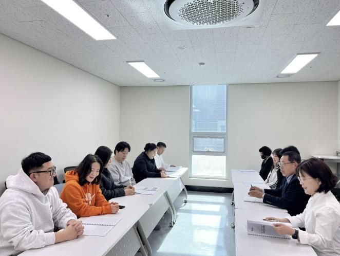 예산 1100년 기념관 수영장 직원 안전·친절교육 실시 모습