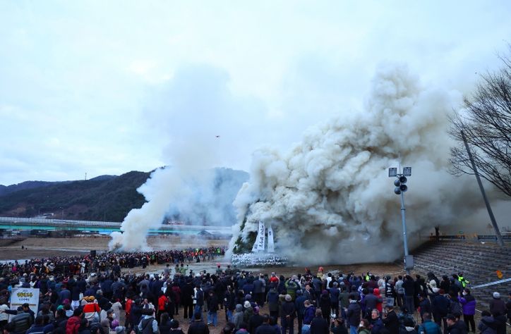 전국 최대 달집태우기, 2026 청도정월대보름행사‘성공 점화’