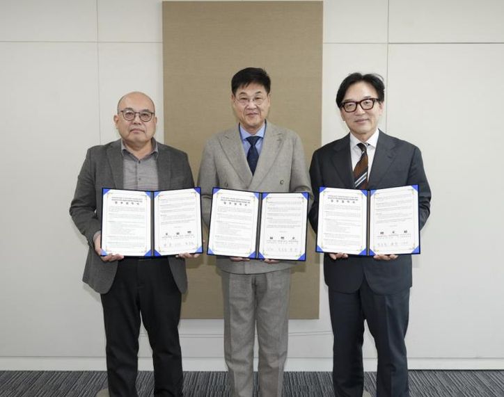 (왼쪽부터)윤태식 kt Brand 전략실장, 정문헌 종로구청장, 한수 대한민국역사박물관장