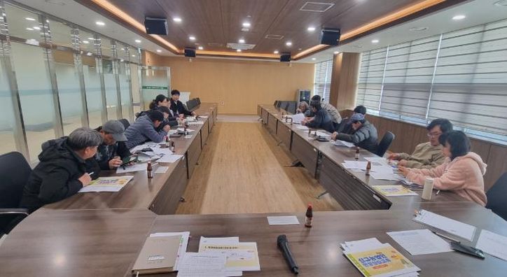 지난 12일 2026년 선도농가 현장실습 교육에서 선도농가와 신규 귀농인이 매칭되어 교육을 진행하고 있다.